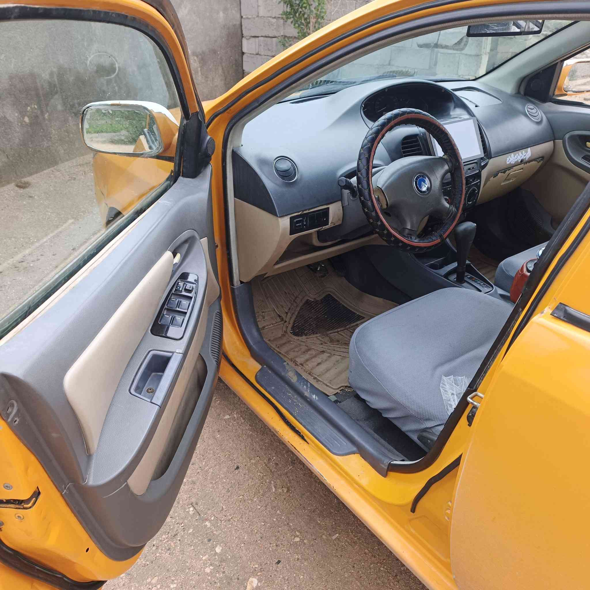 سلام عليكم للبيع جيلي ام كي2011 محور كورلا كير ومحرك صار شهر من شاديته ظفيره وعقل جدد سياره كلش حلو وجاهزه رقم بغداد العنوان السماوه رميثه سعر 32بيه مجال ***********
