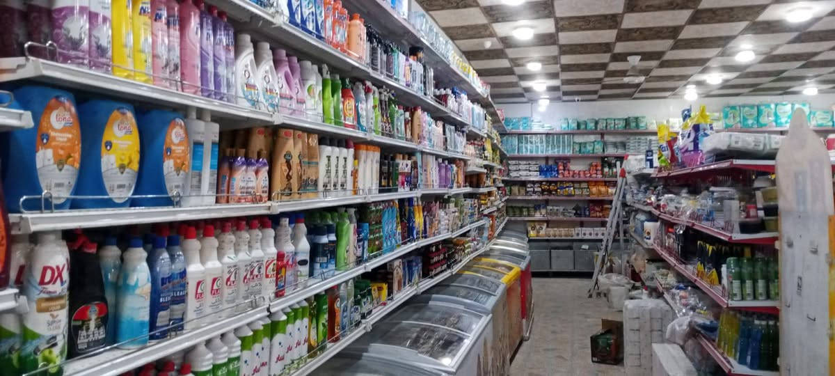 سنتر لمكان كرمه علي لطيف شارع تجاري  للبيع كامل ما ناقص شي وبي مصعد ومخزن فوك وغرفه  لغراض لبي كلهن لك بي ١٩عارضه لك و٥عرضات لشرايك لمندوبين يذبولك بيهن غراض  سعره ٢٥مليون وبي مجال لسنتر اجار اجاره ٥٠٠ بل شهر بي شاشات ومنضومه كامرات وانترنيت كلشي بل سنتر لك   رقم ***********
