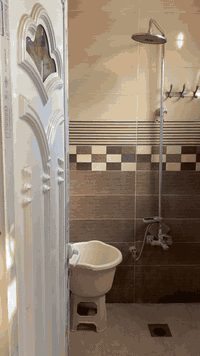 السلامُ عليكُم بيت ركن زراعي في بغداد في منطقة اسوار يبعُد البيت عن ال...