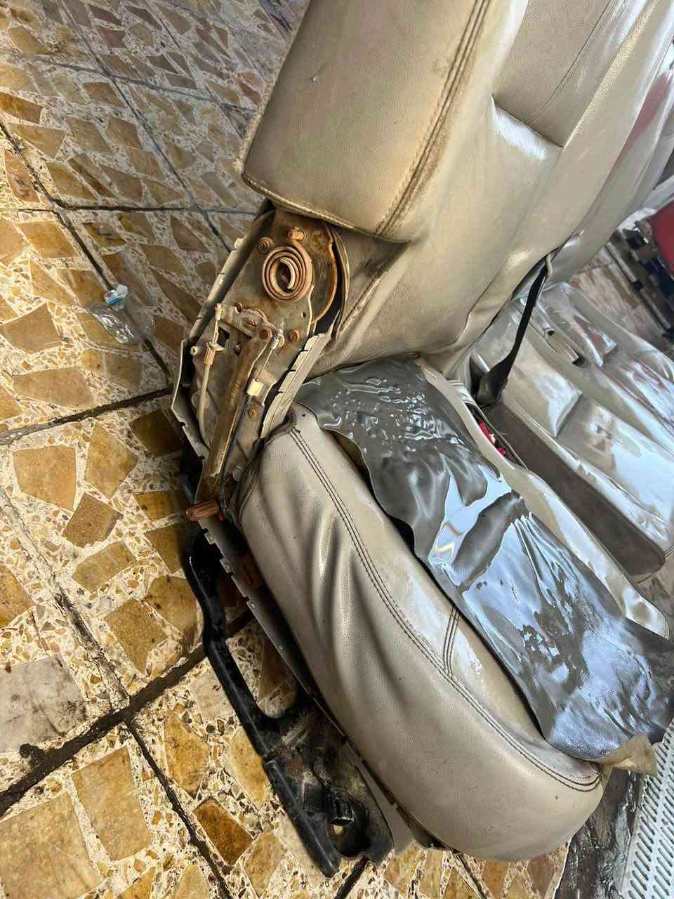 السلام عليكم 
للبيع 
كشنات وسطية متصل 
جلد رصاصي 
مال يوكن او تاهو بتره ٢٠٠٧ لل ٢٠١٤ يرادلهن دوشمه او تلبسيه الكشن الربع شوي تعبان 
السعر ١٧٥٫٠٠٠
البصره قبله حي المهندسين

*********** البصرة, العراق
