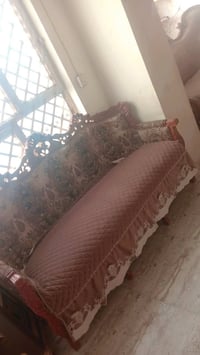 كنبة • نضيف استعمال قليل • مدينة الصدر