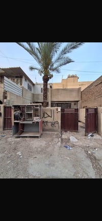 دار سكن مساحه ٢٠٠ متر واقع في الشرطه الخامسه بسعر جداً مناسب الاتصال ع...