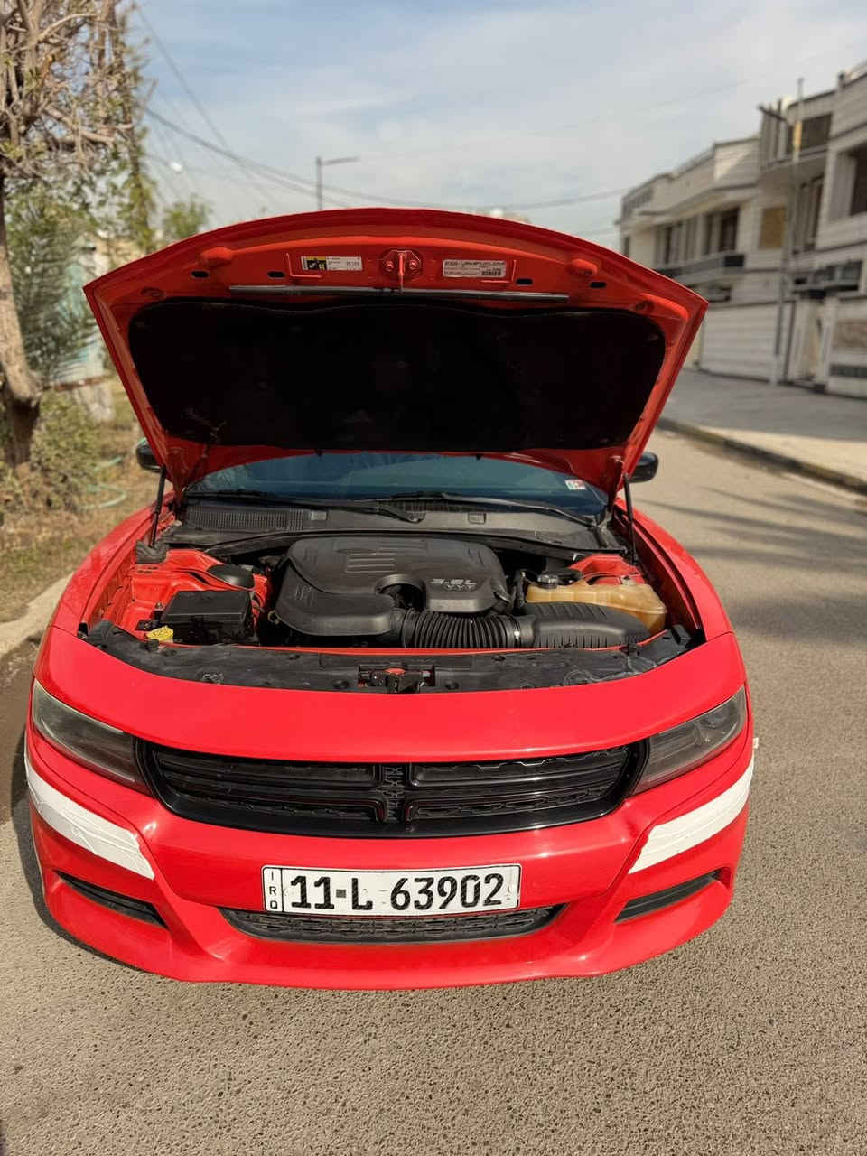 سلام عليكم  لون مميز برتقالي
جارجر موديل 2022. بسمي رقم بغداد 
صور حادث مرفق بدون يرباك
وبيها بل عراق باب صدر كلير 
السعر 227    مكان بغداد
رقم هاتف.   . ***********
حجم المحرك 3600  ماشية. 66
