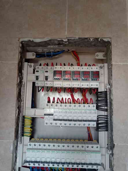 سيد علي للتأسيسات كهربائية وجميع مراحل سحب تشطيب نزالات أسعار مناسبه شغل نضيف ودرجه اولة مجمعات مدارس بنايات كادر متكامل جاهزين عده وعدد. للتواصل ***********
