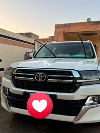 اخون جكسار للبيع مديل 16 رقم بغداد    محرك 6سلندر   3شاشات   فتحه سقف ...
