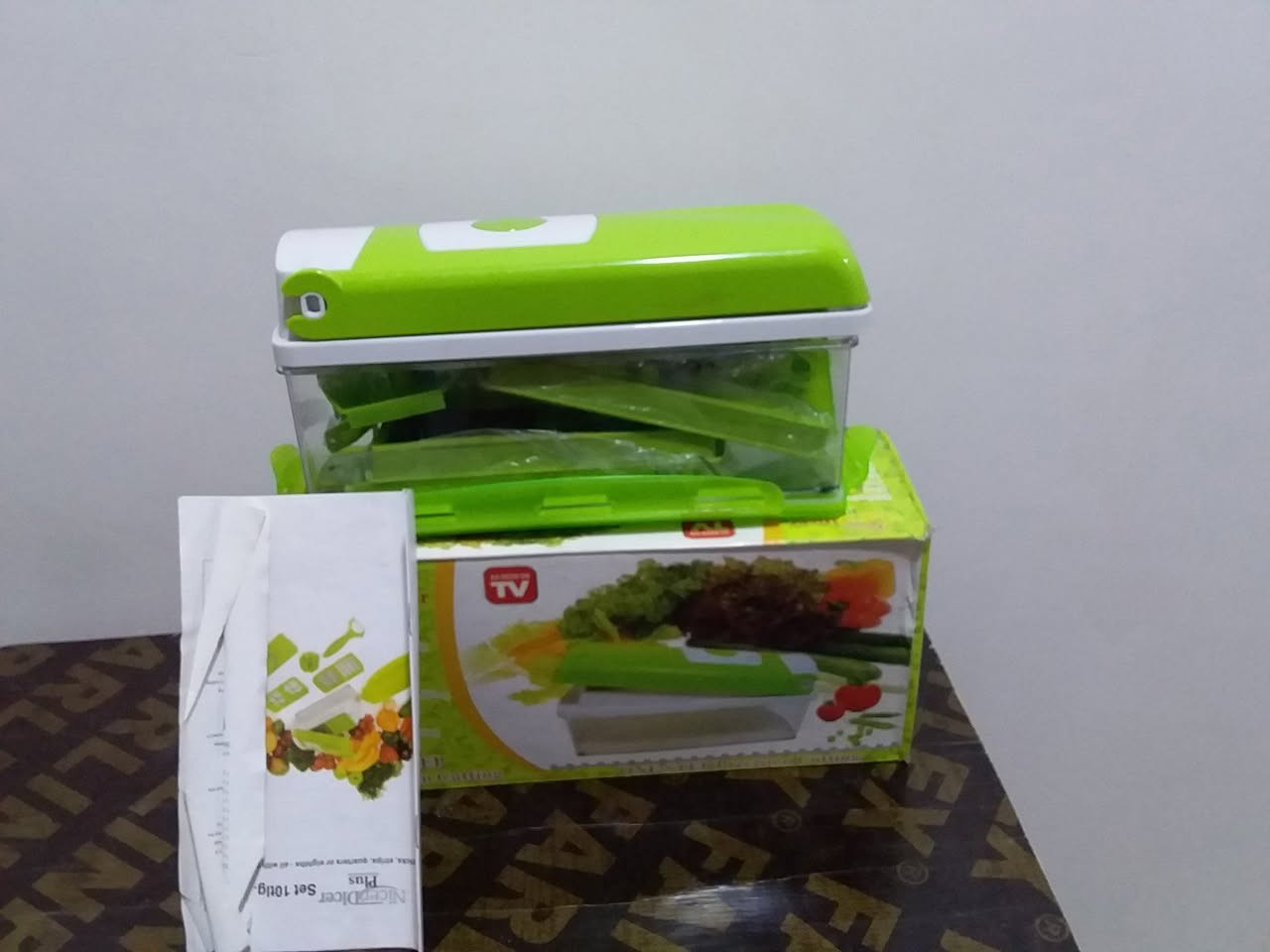 للبيع الاتصال على *********** 
طشت المنيوم للعجين ب ٨ الاف 
سطل كبير الحجم لكبس الطرشي والمخللات ب٤ الاف 
حمالة مواعين كبيرة ب ١٠ الاف عربة مسواق ب ٨ الاف 
قطاعة بصل ب ١٥ الف   
تبسي عدد٢ جديدة ونظيفة ب ٢٠ الف
