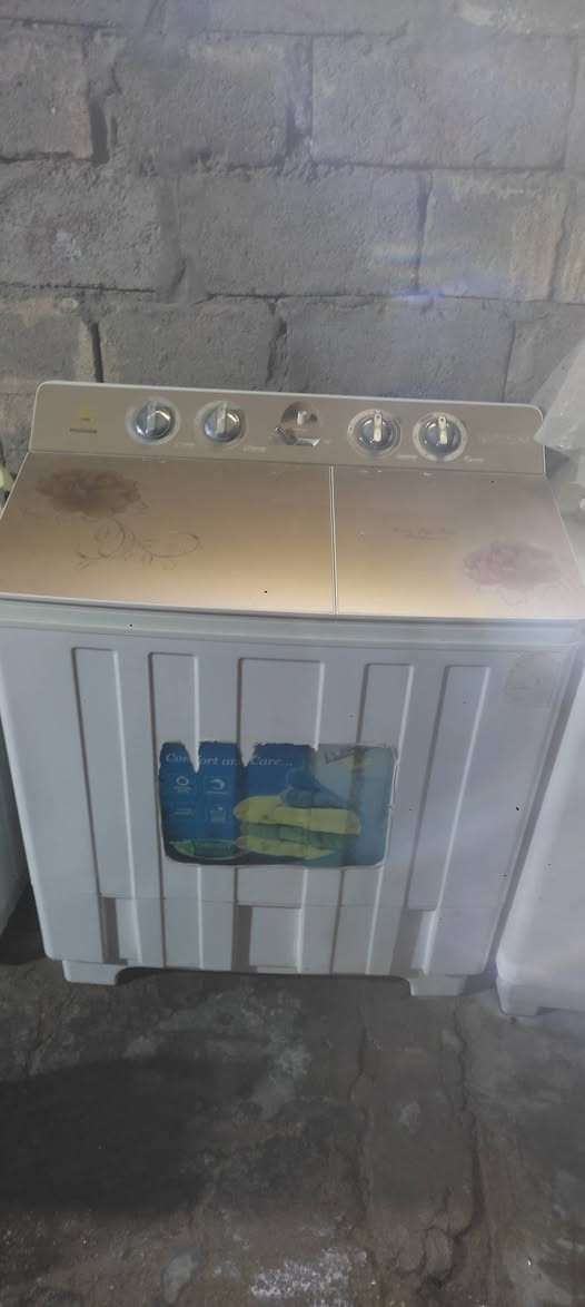 سلام عليكم غسالات وتانكيات للبيع + ميز تلفزيون + كرسي  للأستفسار ***********
