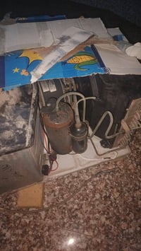 مكيف كايرير طن ونص مستخدم  نضيف وجان متروك شغال مابي شي  تواصل ع رقم 0...