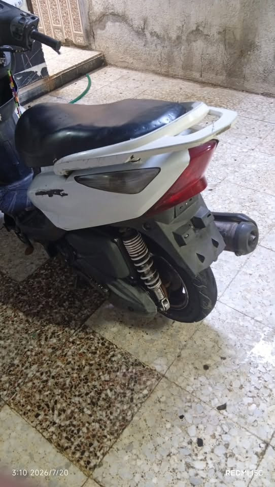 ام عليكم للبيع اومراوس  دراجه خير من الله نقص بس بريك خلفي ويرادلها ترتيبات بسيطه نكره سلف كهربايات كلها شغاله اوارق بيها دراجه مكاني بغداد مدينه الصدر رقمي ***********لسعر 300وبيها مجال
