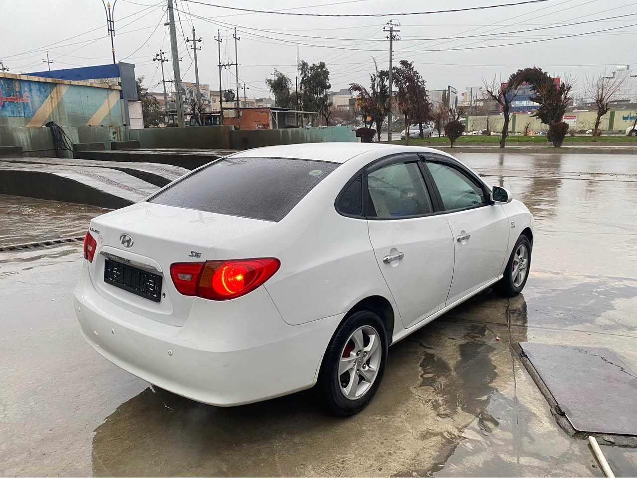 ئافانتي مؤديل2008

بي چالو بي شوخت

ته نها جي شانه كاني سبوخه

بؤياخي نيه خايس به شه رت

كه فه رگؤران به شه رت

سه ياره كه تابلي جوانه

ديناريك مه سروفي تيدانيه

بؤجوانيو پاكي وه سف ناكري

ماشالله ي ده وي 

هه موشتيكي به شه رتي فه حس

***********

*********** رانية, السليمانية
