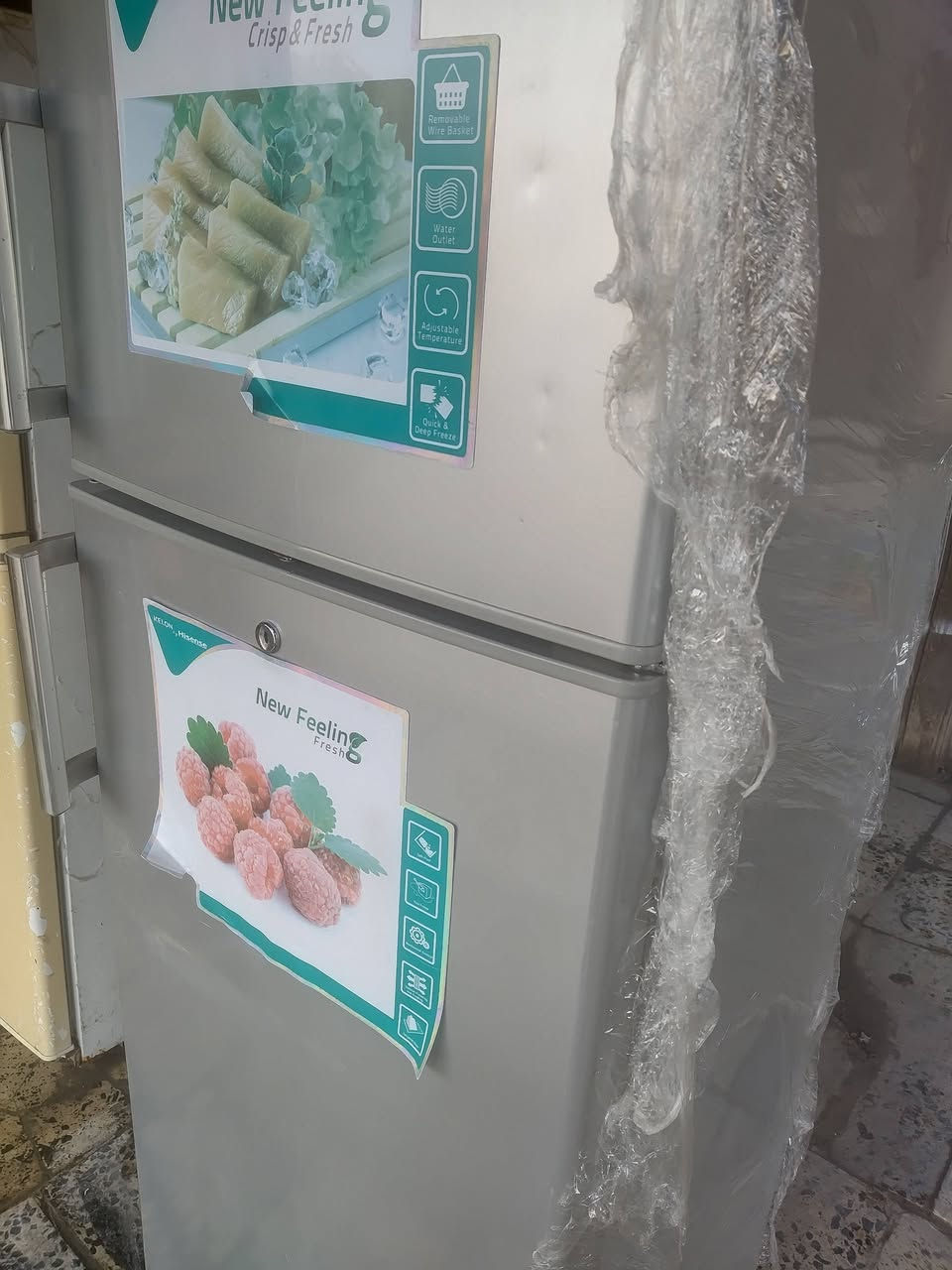 مجمدة وثلاجة جديدات للبيع السعر 350العنوان بغداد التواصل على هذا الرقم ***********
