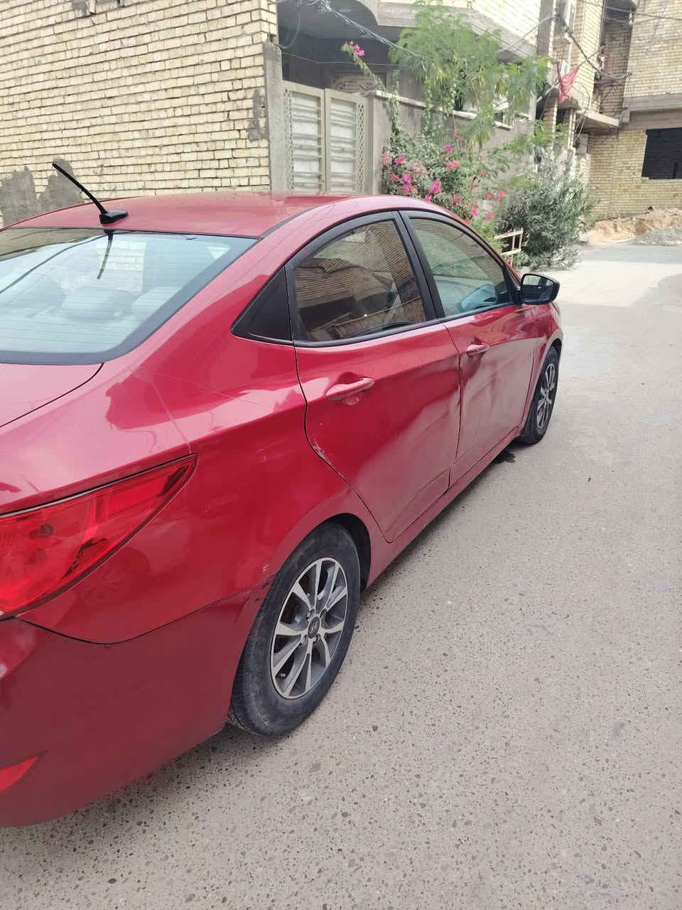 اكسنت 2016 للبيع فقط
مكينه ١٦٠٠ 

رقم بغداد انكليزي الجديد 

سونارها مرفق بالمنشور 

فقط صبغ  

حادثها جاملغ خلفي 

كفاله مكينه وكير ولغود وشواصي وتحويل 

السعر 83 بيها مجال شي بسيط سياره بلاديه

سياره ماشيه ١٤٩ 

مكان السيارة بغداد الكرخ

موجود واتساب ورصيد***********
