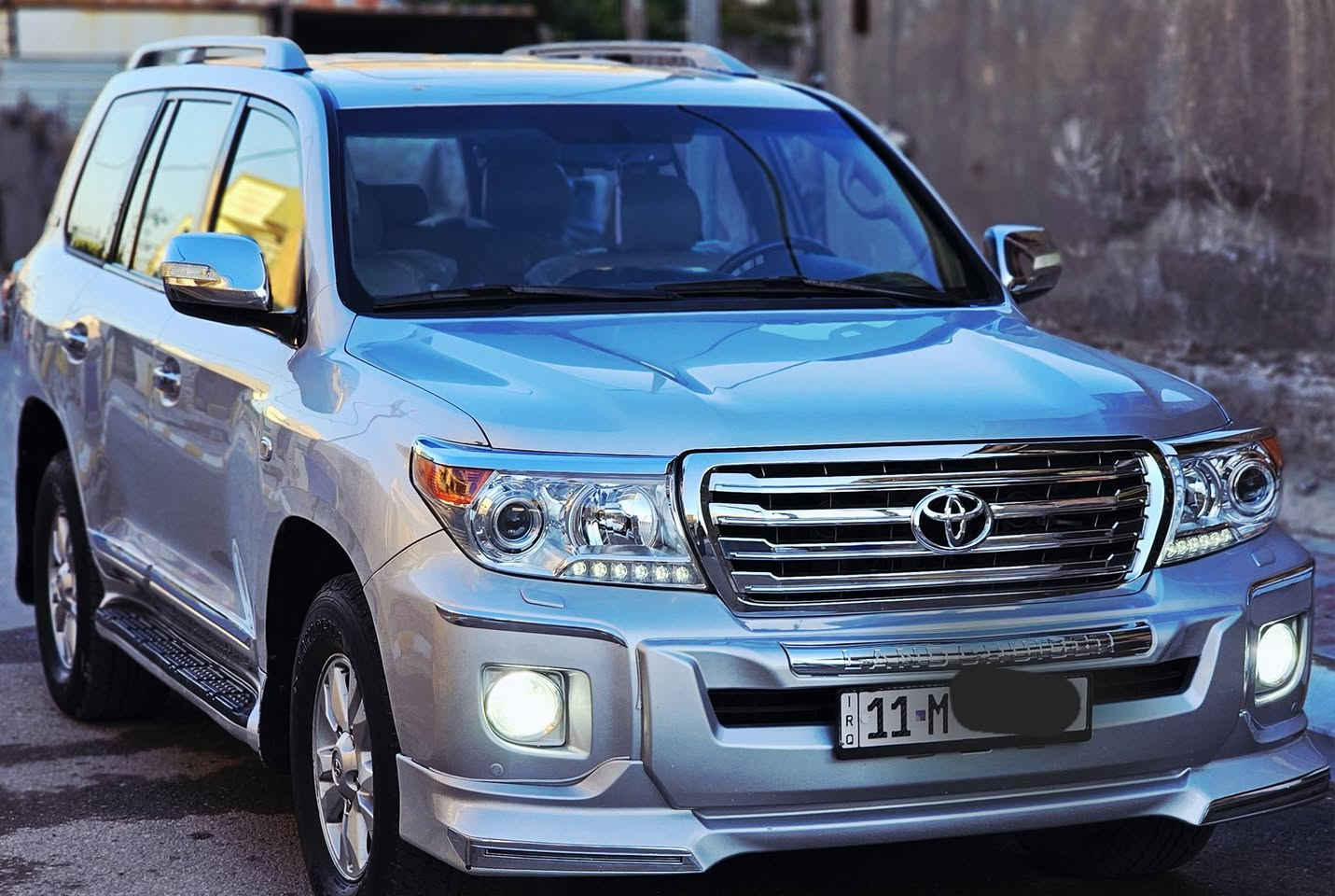 لانـدكروز 2011 ستينيه اصل رقم بغداد مميز ماشية 153 حقيقي 
كفاله عامه من الصبغ والتبديل  السيارة وضع شركة للجناي ماكو نقص برغي
محرك V6 
تحكم استيرن
كاميرا
شاشة كبيره
حساس امامي خلفي
بصمة بوب
فتحة سقف
منضومة زنون كامله
مواصفات الستينيه معروفه فول واحد ع واحد
السيارة احلى من الصور وانظف الستينيات الموجوده
السعرر((305))بي مجال اتصل ع الارقام
***********
***********
***********
