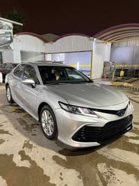 كامري 2024  وارد ياباني يعني ستيرن يمين محور تحوير دبي الحادث فقط بنيد...