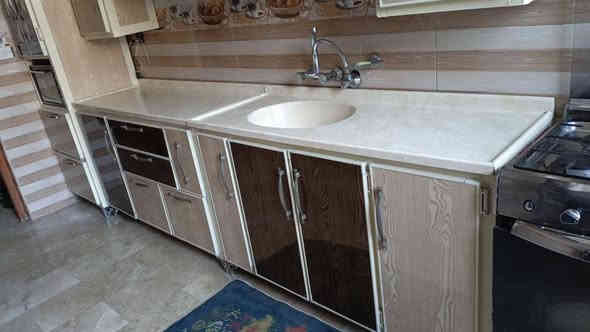 كاونتر قياس 3/40 ثلاثة أمتار وأربعين 5 قطع ثنين ارضي مرمر وثنين ملحق وفاترينة السعر ٦٠٠ ألف 
 للاستفسار 
***********
***********
