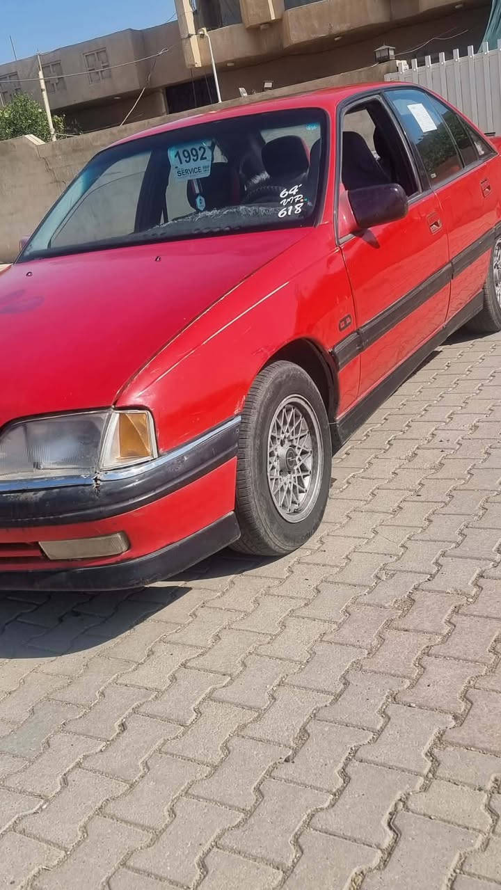 من رخصت ادمن 
🚗 للبيع: أوبل أوميكا أحمر موديل 1992 🚗
🔥 سيارة نظيفة وتستاهل 🔥

✨ المواصفات:
🔴 اللون: أحمر
⚙️ المكينة: 2000 / 20 بلاد — جديده على إيدنا
💨 إيرفلو جديد شركة
🔁 كير أوتوماتيك
📄 رقم أربيل جديد
🪪 سنوية 6 أشهر (منتهية)
👤 صاحب سنوية داخل كركوك
📘 دفتر بنزين موجود
🌤️ سقف سلايت
🧱 السيارة كلها عـ بلاد
🎨 بونيد صبغ بي
🛞 تايرات جديدة
⚠️ بيها ملاحظات ونواقص بسيطة

💰 السعر:
💵 39 ورقة ✔️
🔄 بي مجال بسيط للجادين

📍 الموقع: كركوك
📞 للاستفسار:
☎️ ***********

✋ الجدية مطلوبة
🔥 فرصة ما تتعوض 🔥
