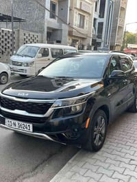 ….. كيا سلتوس 2023 للبيع   مكينه 2000 دوش  (بصمه تشغيل.بصمة ابواب.تشغي...