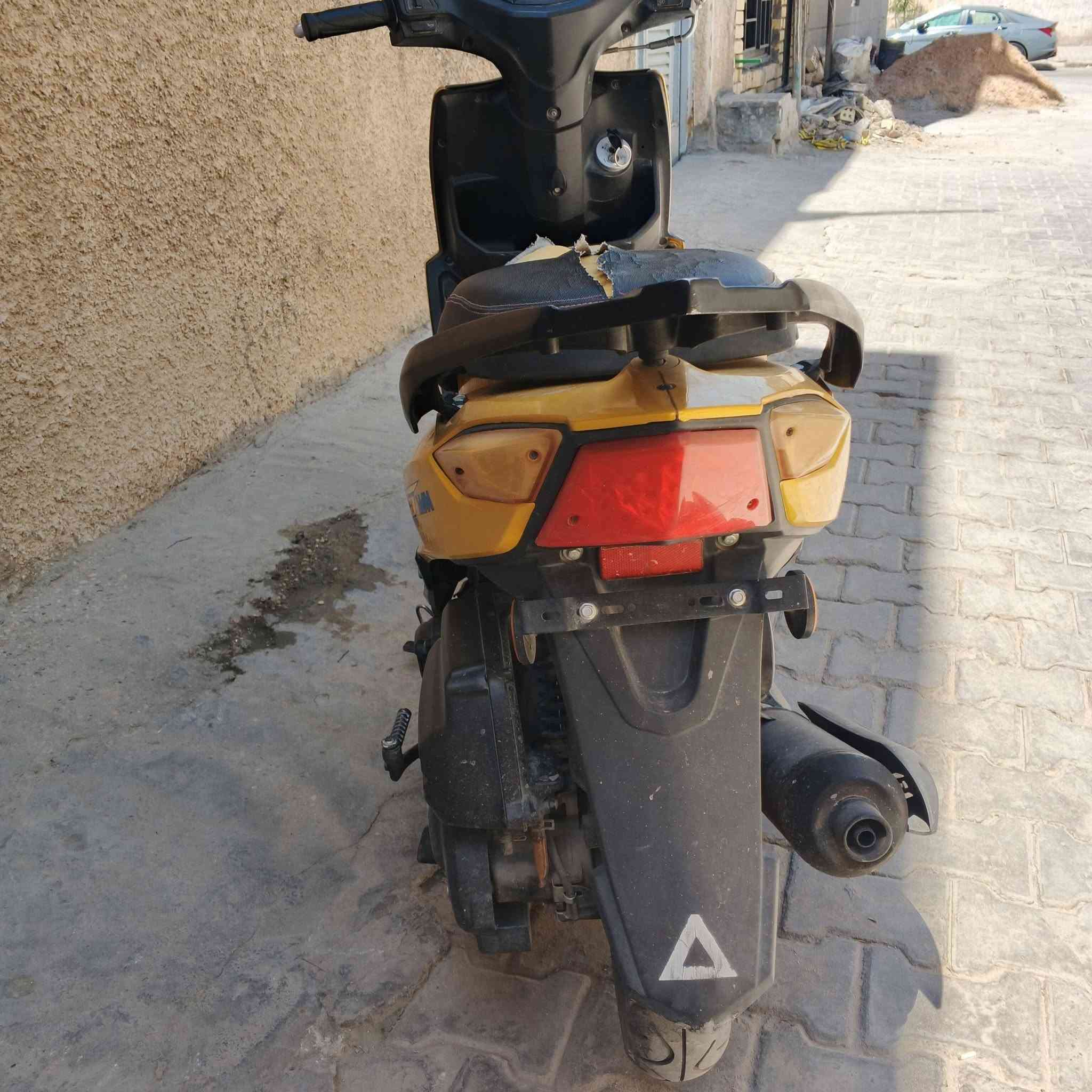سلام عليكم دراجه للبيع خير من الله مكينه ناعمه تخبل شرط جيب فيتر وياك وافحص نامعه تخبلنقصها فقط شخاطه مال سلف نص هندر تشتغل نضيفه تخبل 
*********** 
سعر 600
او مراوس حسب قناعه
