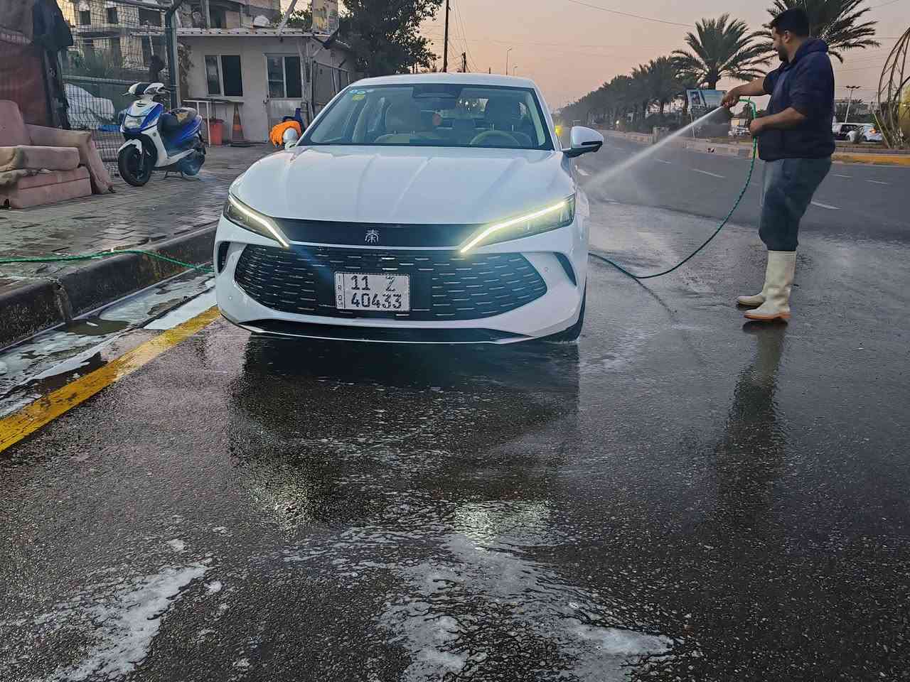 سلام عليكم بي واي دي كن ال
المواصفات 13 كامره كشنات جلد اوتو بارك واوتو هولد حساسات امامي خلفي ٤ جام اوتو كير ماوس تحكم ستيرن جهتين البطاريه الجبيره ٩٠ كيلو بالشحنه ٢١٠٠ كيلو بالتفويله نقطه عمياء ٤ وضعيات قياده تشغيل عن بعد رقم بغداد باسمي مكاني بغداد حي اور 
السياره ماشيه ٣ الف مدوشمه كاعيه وكشنات السعر 22700 ثنين وعشرين مليون وسبعميه وبيها مجال بسيط
رقم الهاتف ***********
اخوان مكلف بالنشر رقم صاحبها هذا وعنده واتساب
