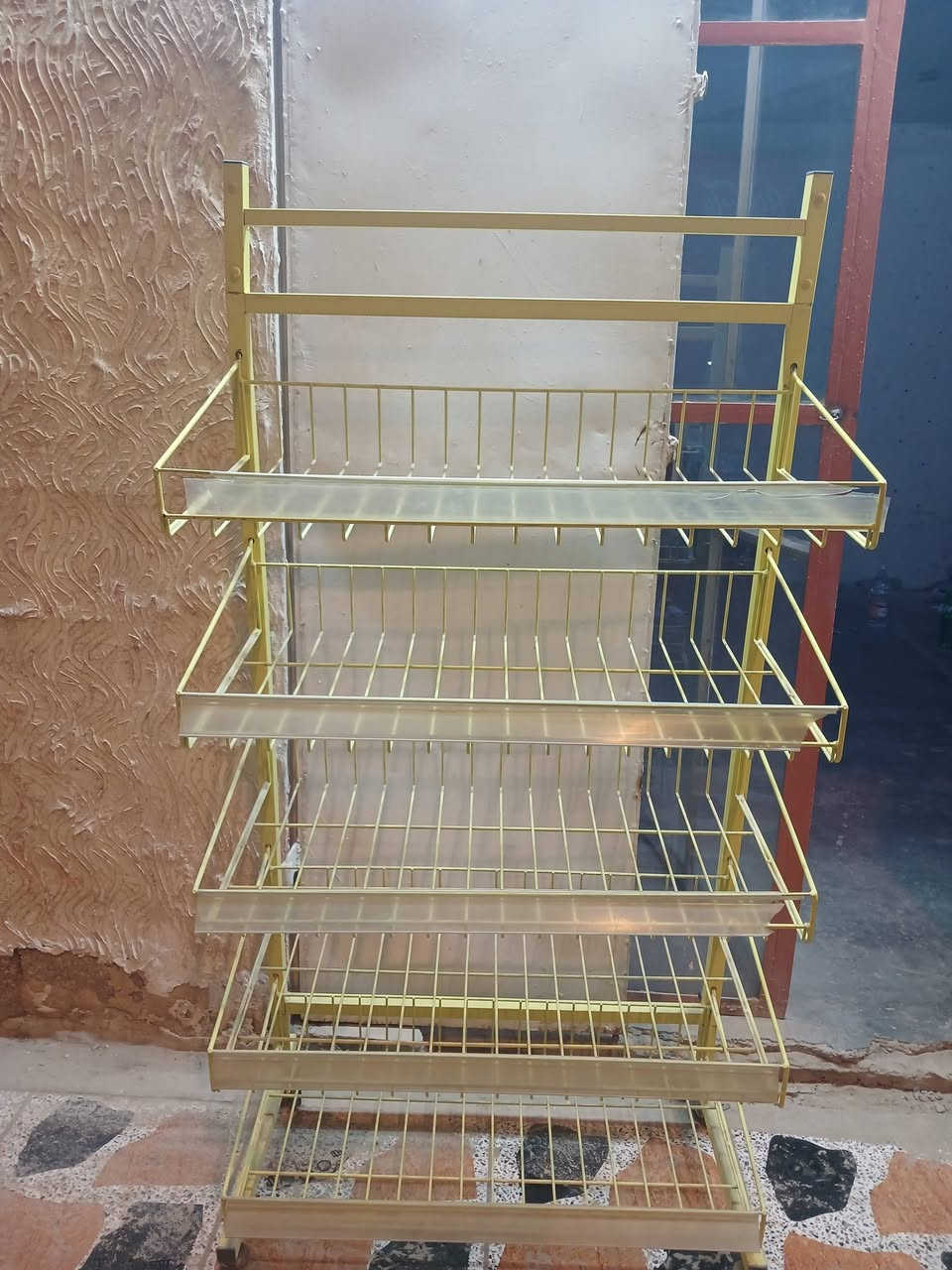 السلام عليكم  جام خانه بلاستك الارتفاع 2متر ونص والعرض ٣ متر ويرهم 2 ونص مترالسعر 200  وبيها مجال ورفوف سعر الرف 5 
وعارضه جبس حديد السعر 25
***********
