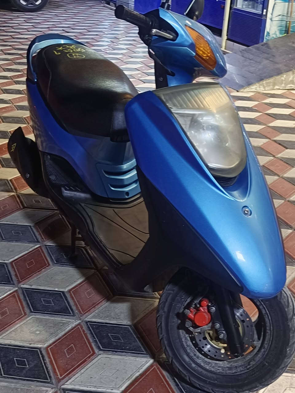 سلام عليكم دراجه لبيع صاله شهر من نازله من ربمه دراجه نضيفه فول مكان وزيريه يم تقاطع المغرب سعره 900وبيه مجال حك جيه ***********
