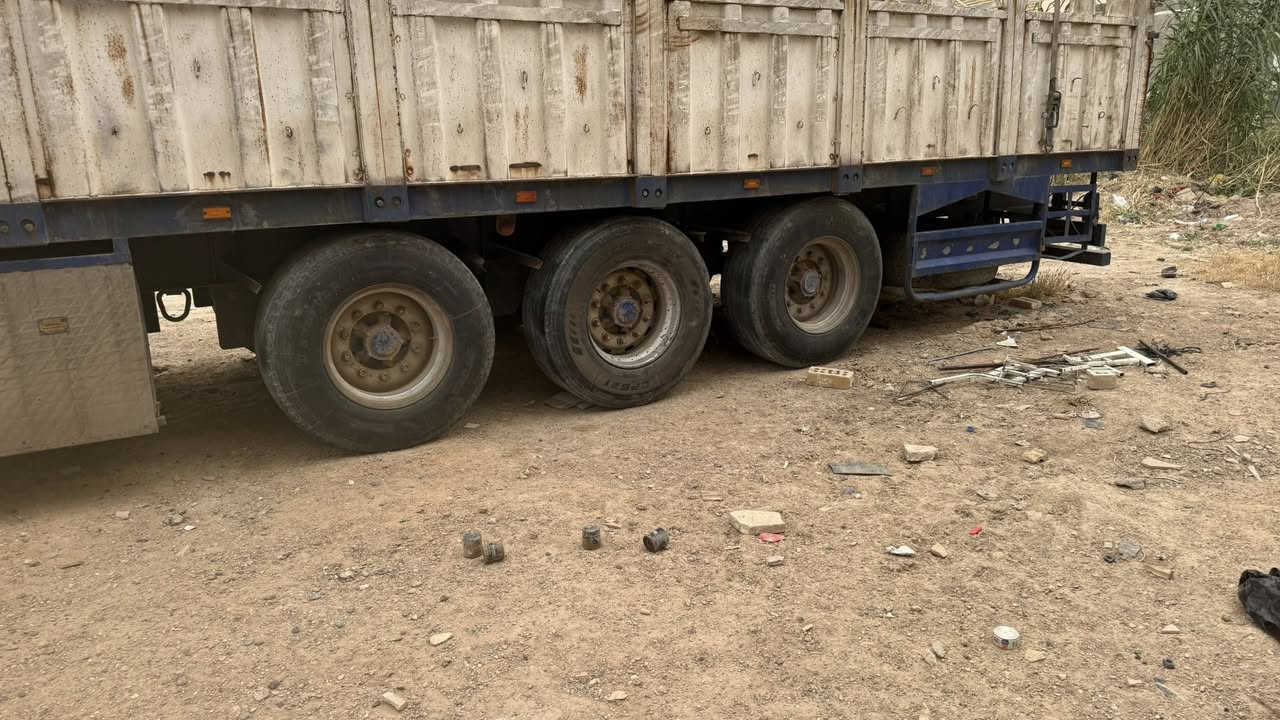 سلام عليكم عربانه اوربيه جناب 13.60 جاهزه للشغل تايرات فوك النص عمر محدده مطبخ ثلاجه كامله السعر 65$ وبيها مجال شويه حك الجيه 
للستفسار 
***********
