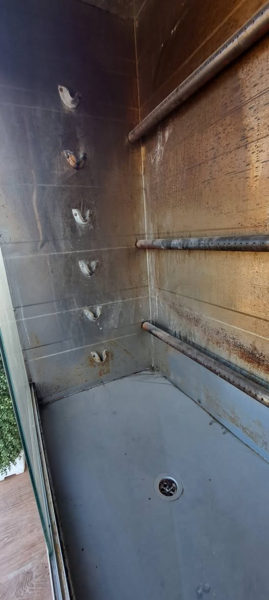 سلام عليكم
شوايه للبيع سعرها ب 850 6شياش 
المكان مجمع سكني في بغداد 
لتواصل ***********
