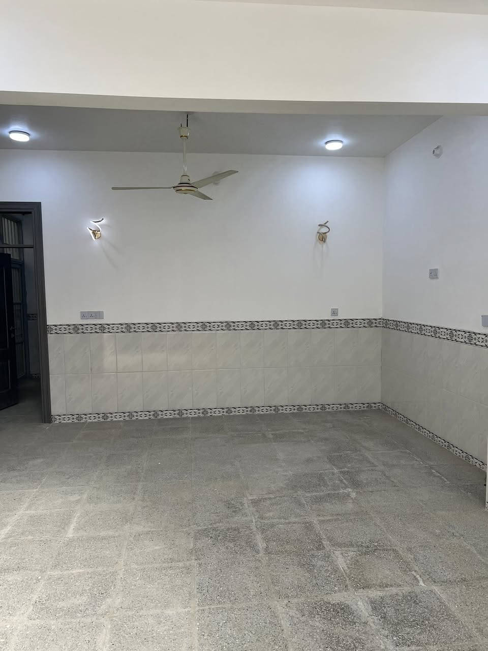 ياالله الهم صلي على محمد وال محمد يوجد بيت مساحة 75متر طابق واحد بناء بلوك بي غرفة وصالة واستقبال ومطبخ وصحيات خدمات ماء مجاري تبليط طابو زراعي قرار محكمة البيع مباشر مع صاحب الارض يصلح للسكن او حسينية للزوار موقع البيت كربلاء مجمع الحوراء قرب جامعة العميد بصف علوه المخضر بيع نقد فقط الاستفسار 
 ***********
***********
واتساب موجود
