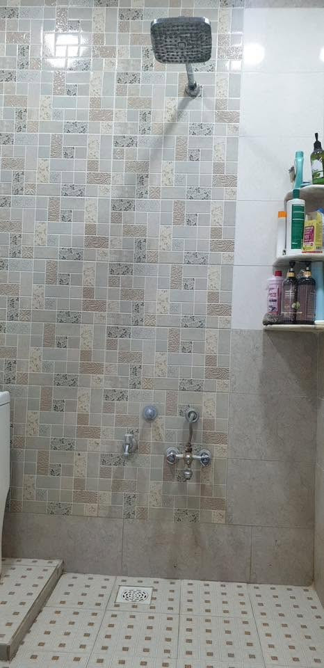 السلام عليكم..بيت للبيع مساحه 270  واجهه 12.5 طابقين كونكريت بناء قديم بس نظيف سقف عالي  والبيت عالي عن الشارع وترميم جديد  الطابق الأول غرفتين نوم وصالتين ومطبخ واستقبال وصحيات داخليه وصحيات خارجيه وكَراج سياره وحديقة والطابق الثاني ثلاث غرف نوم وصاله وصحيات ..موقع مميز على الشارع الرئيسي الذي يربط شارع جليل فضيل بشارع دبي خلف ملعب الشطره الاولمبي السعر يرجى الاتصال وتدللون
للاستفسار الاتصال بالرقم ***********
