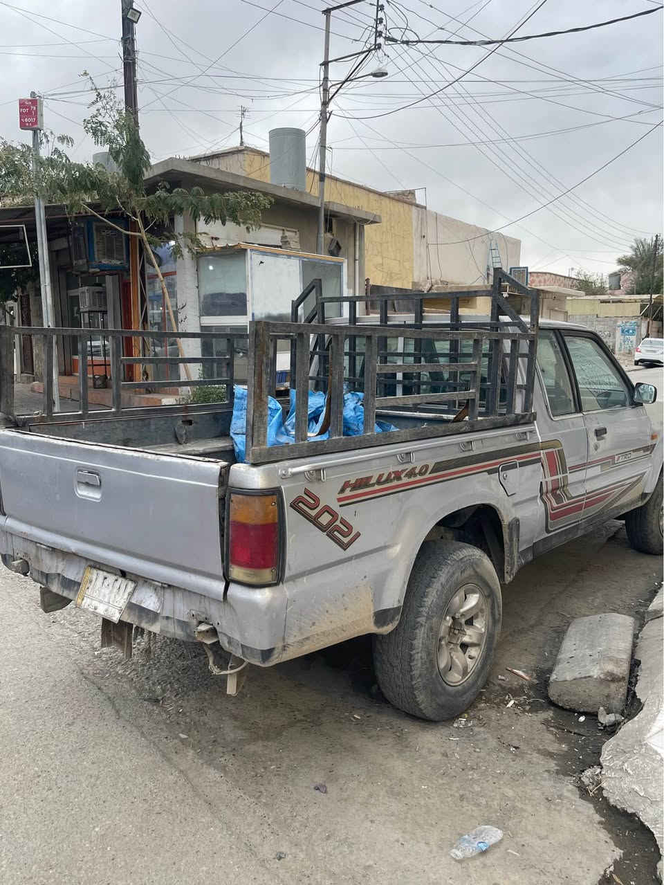 بيكب مازدا للبيع قماره ونص تحويل ثاني يوم بي دفتر بنزين هم نظيف وشغال للرزق 
*********** كركوك, العراق
