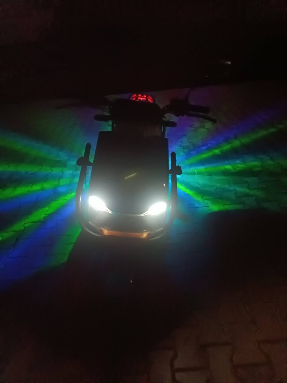 للبيع او مراوس
موطور شحن الماسه 
6 بطاريات ـ ملف 2000 ما مفتوح 
الموطور ماشي 5 الاف 
كلشي بيه شغال عده الشاشه وتتصلح 
مكاني الرمادي 
سعر 650 وبيه مجال 
*********** متواجد واتساب فقط
