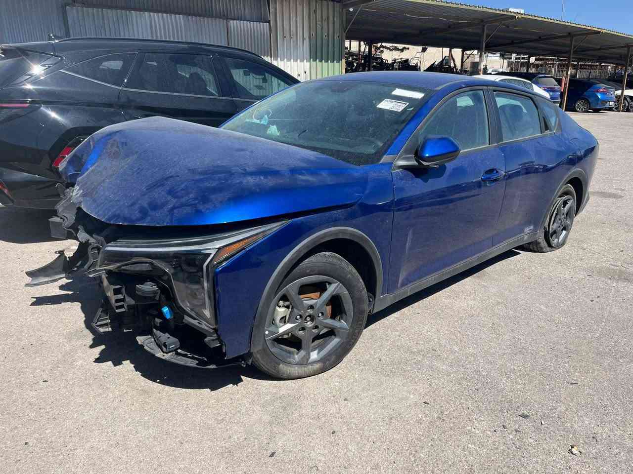 سلام عليكم K4 موديل 2025 البيع حالين بل حره سياره  السعر 82 بدون كمرك واصله ل بغداد 112قفل رقم الهاتف ***********
