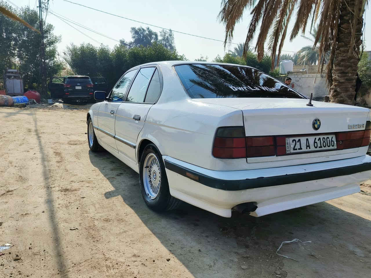 السلام عليكم بي ام موديل 1991 سياره جاهزه ماناقصه شي كهربائيات حداديه مكينه كير كله شرط تراي وين مايعجبك مكينه 6 سلندر بيه جاملغ الخلفي ضربه بدون عابر والجاملغ الامامي المكان سماوه ***********السعر 42وبيه مجال بسيط
