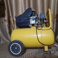 كمبريسر مستخدم جداً قليل مال بيت يعني بعده جديد ويا يدات ثنين وحده بسم...