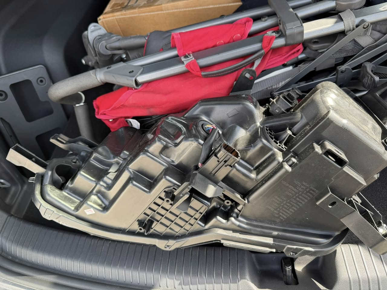 لايت نيسان قاشقاي
طرف سكن 
صفر ما مشدودة على سيارة
سعر ٢٠٠$
للاستفسار 
***********
