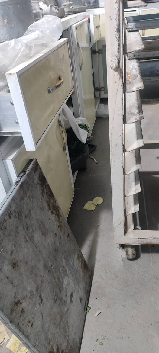 للبيع المكان بغداد الغزالية 
عجاناة 
خلاط 60L
كاونتر وسنك
وغيرها من أغراض المعمل 
للاستفسار ***********
