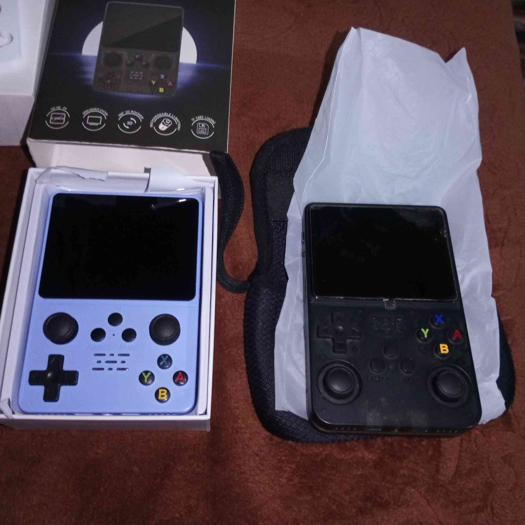 سلام عليكم أجهزة العاب محمولة 
RG35 s
RG36 s
أجهزة شغالة واحد يحتاج تنصيب العاب الثاني كامل سعر قطعتين 50 شراي يتصل بغداد الصليخ 
***********
