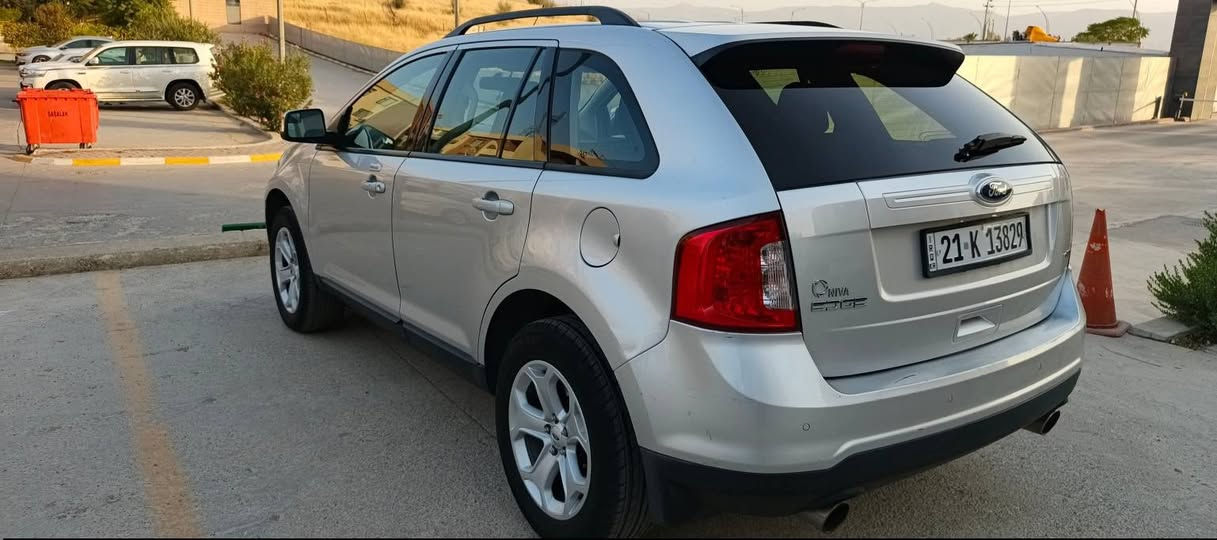السلام عليكم ورحمه الله ford edge للبيع فقط خليجي شركة niva
موديل 2012 
موصفات sel 
ماشية 170 الف km 
حساسات خلفية
مرايات نيكل
لدات امامي بلادي 
السيارة جدآ نضيفة سويجات ثنين اصلية
بدون قطرة صبغ فقط تعديل بارد اقل اربع اصابع 
هزة وسنوية جديدة لحد 2030 رقم سليمانية وبأسمي 
السعر 125وبي مجال ***********

