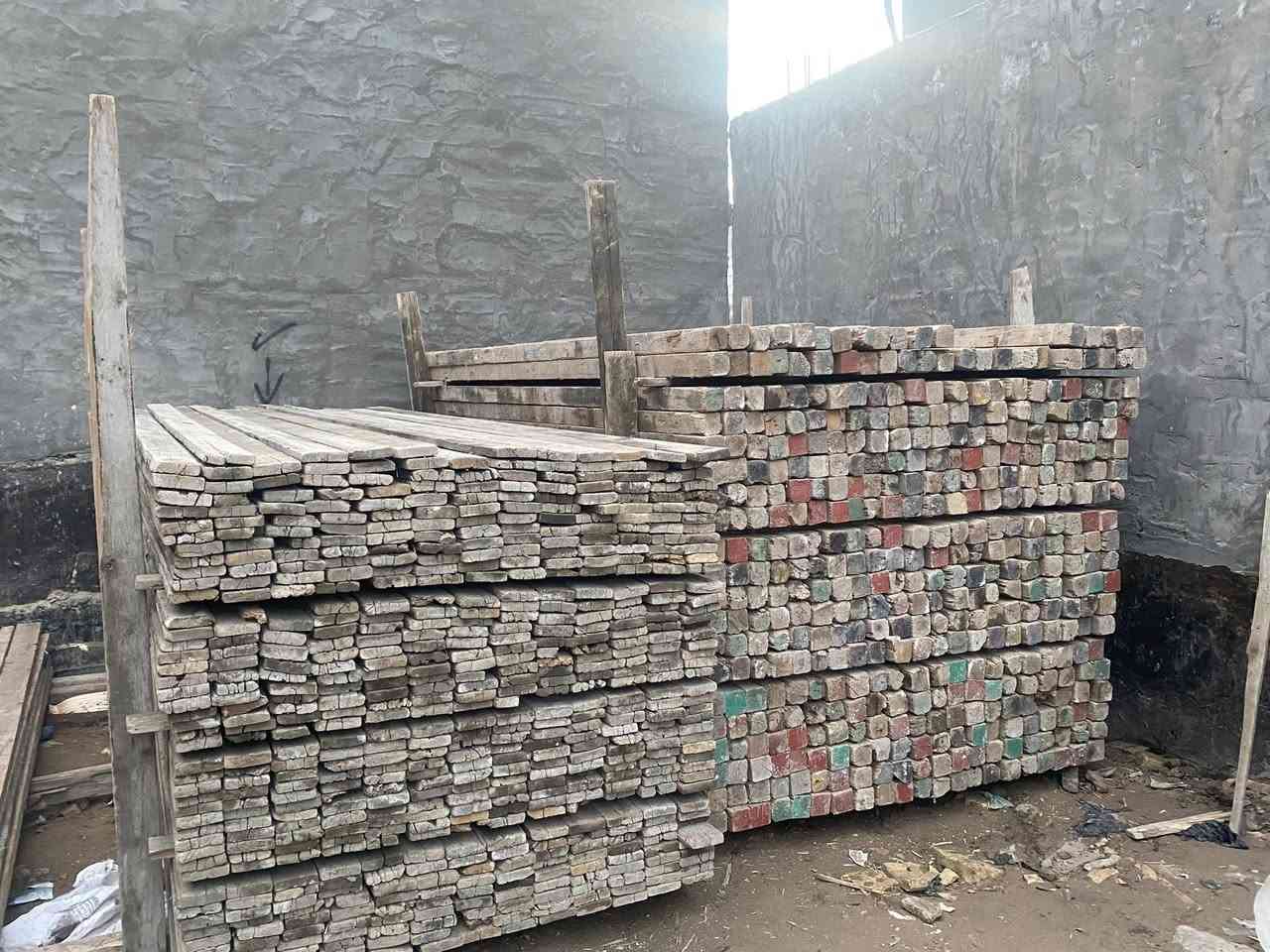 للبيع لوح طول ٤ متر +لوح طول ٣ متر وسير ٣ متر 
العنوان حله 
***********
