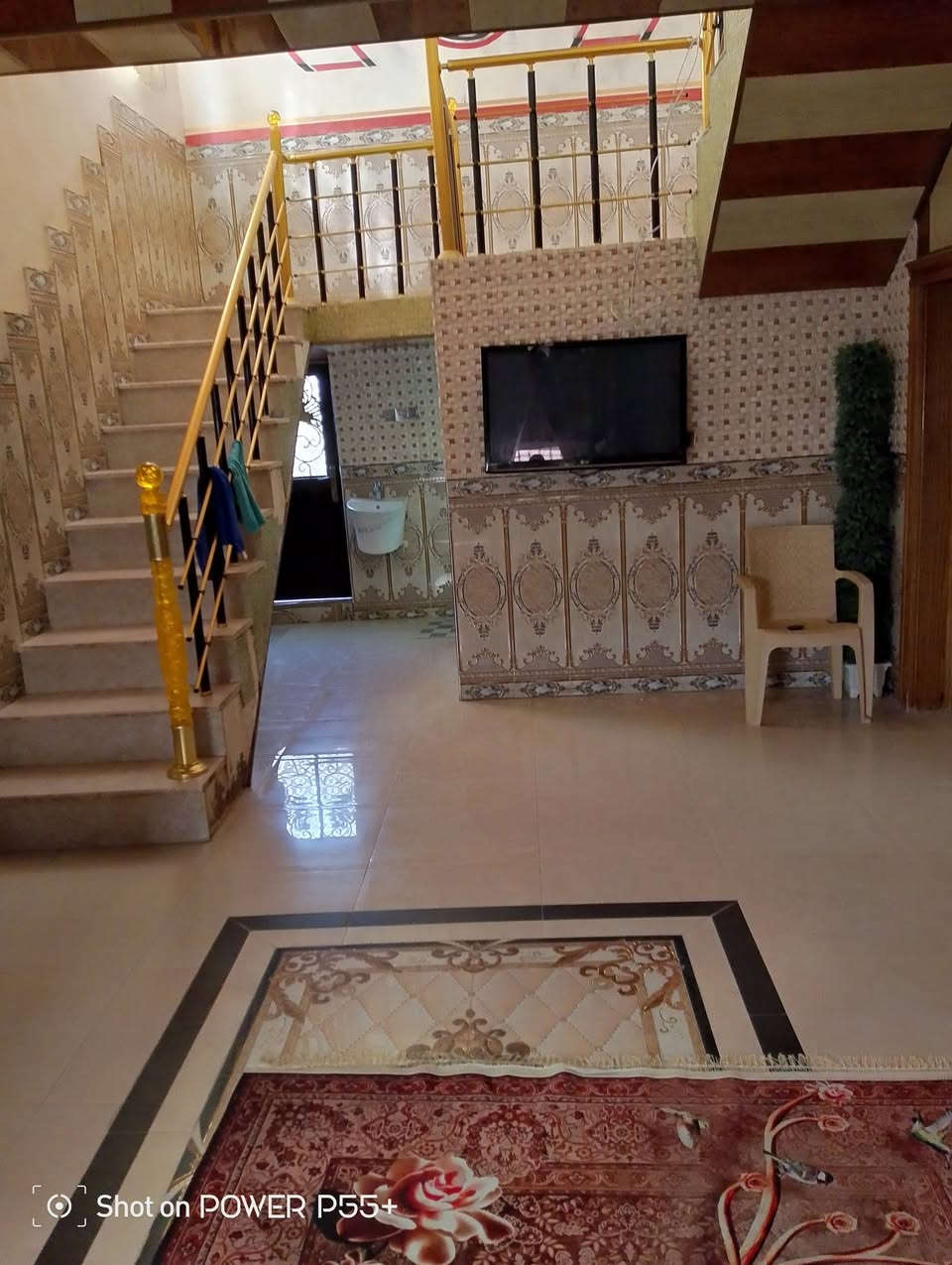 بيت للبيع مساحته 520 عكادة طابقين خمس غرف وبراني 11متر ونص شارع المدارس الصينيه للاستفسار اتصال ***********
