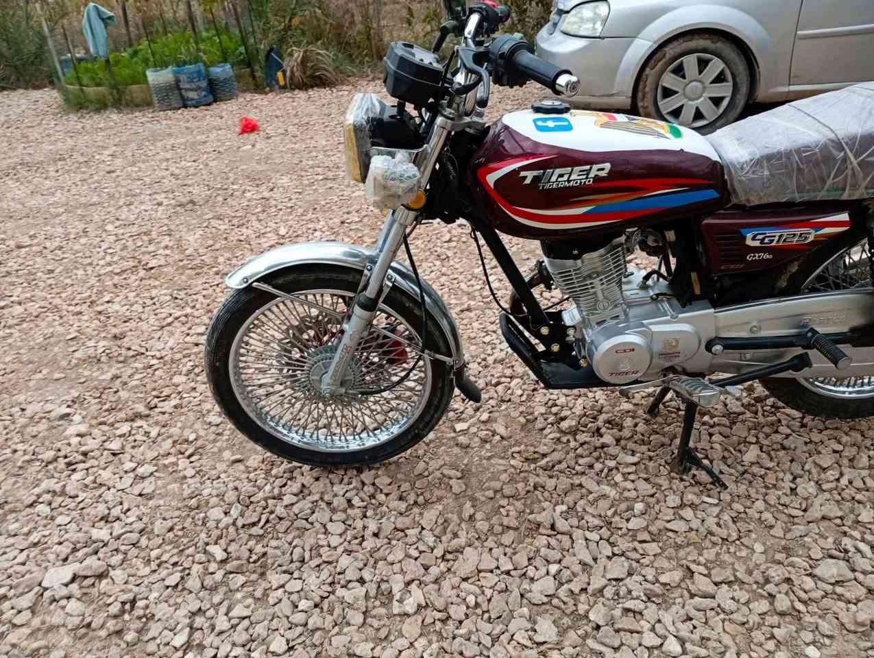 يالله سلام عليكم للبيع دراجه تايكر موديل 24 اوراق سكنر جاهزه. الدراجه مابيه نقص كله شغاله محرك مكفول  مال جناي نظيفه وحلوه الشراي يجي خاص او تصال *********** مكاني بابل القاسم ناحية الطليعه
