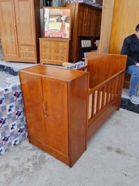 تخت مال طفل نضيف جدا للبيع 07703088297