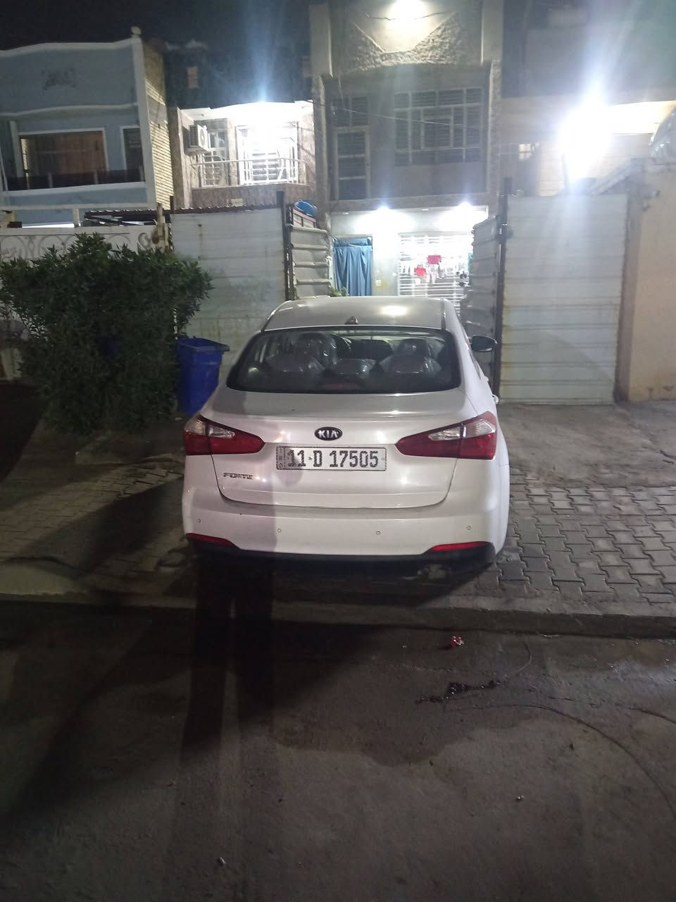 السلام عليكم فورتي 2015 للبيع
رقم بغداد انكليزي 11
نص فول
مكينة 1800
كير at
ماشية 77الف 
حادث خلفي قبق جنطة وجاملغ خلفي
للاستفسار الاتصال على الرقم ***********
