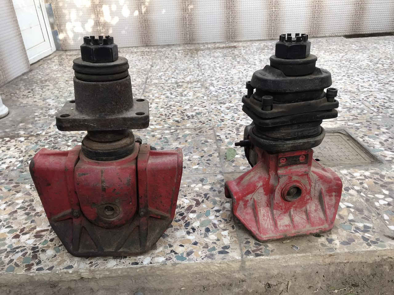 سلام عليكم
للبيع هوكات جدد 

واحد حجم 52 سعره ورقتين ونص 

وثاني حجم48 سعره ورقتين 

عنوان فلوجة 

‭0783 105 6423‬
