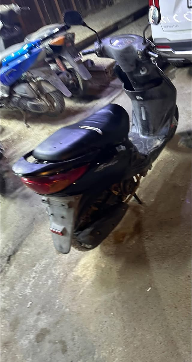 سلام عليكم من رخصه الادمن دراجه بريز للبيع شغاله خير من الله  كابريتر تجاري سلف وهندر شلعه تخبل سعر 450 وبيه مجال حك جيه 

بيهه نقوصات بسيطه كلوب خلفي وهورن  
مكاني بغداد مشتل رقمي ***********
