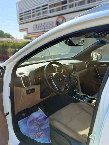 كيا سبورتج موديل 2021 خليجي بغداد 
شاشة كبيرة 
حساس امامي خلفي
ثلاث أنظمة قيادة
مري شفط
تشغيل عن بعد
بيه ضربة خفيفه  عالبارد الباب الصدر وشويه من الخلفي ولا نقطه صبغ 
ماشية 67000
تخم تاير جديد 
باتري جديد 
سعر 205 بي مجال 
مكان السيارة الجادرية 
***********
