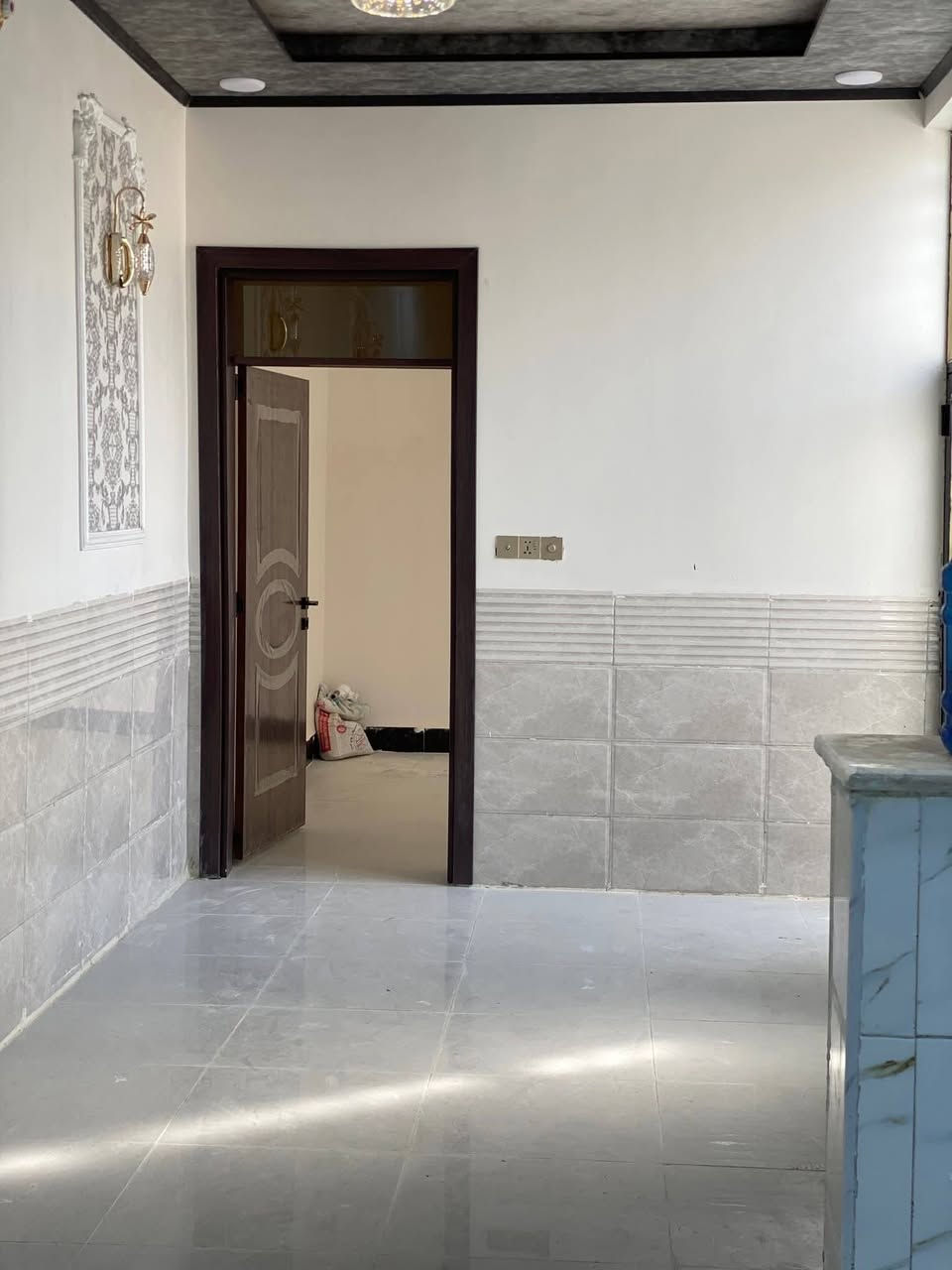 السلام عليكم بيت 100متر حي النداء شارع ستين الترابي يم موال حكايه منطقت 53736 شارع 10قريب عله شارع قنبر ***********
