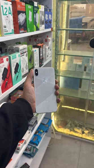 السلام عليكم للبيع ايفون اكس ماكس جهاز شرط نظافة فول جهاز كلو بلادي فيس ايدي شغال بس مبدل بطارية جهاز ذاكرة 256 السعر 250 وبي مجال للاستفسار الاتصال ***********
