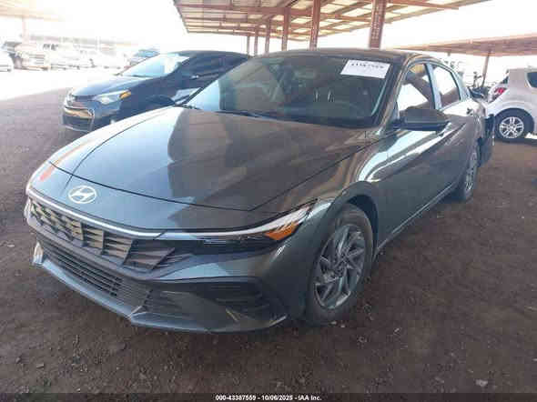 السلام عليكم
هونداي النترا موديل ٢٠٢٤ للبيع بسعر مناسب محرك ٢٠٠٠
بصمة و تشغيل عن بعد و صندوق بالريمونت وباقي المواصفات الاساسية المعروفة
حادثها خلفي فقط جنطة و وياها تقرير كارفاكس خالية من اي حوادث مسبقة
 موعد وصول السيارة بعد شهرين تقريباً
السعر ١٠٠ ورقة فقط واصلة لميناء ام قصر
***********
