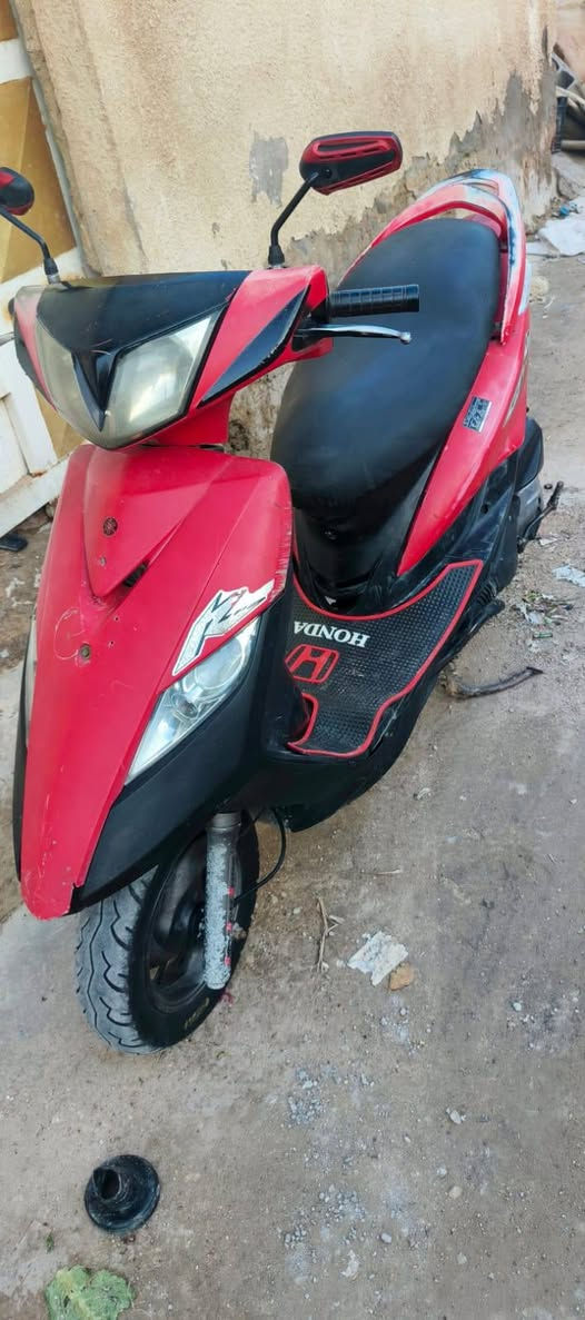 السلام عليكم تحية طيبة تنبيه اخواني واخواتي مكلف بالنشر فقط
دراجه ماكس عداد 140 نظيفه مكينه وكهربائيات كلها شغاله دبل اشاره لايت عالي ناصي تايرات جدد وسريعه للبيع او مرواس السعر 450 وبيها مجال بسيط كفراتها اصليه بيها جراد حلو مال جناي
للأستفسار الاتصال على الرقم ***********
